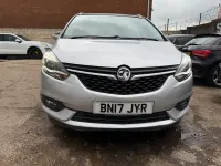 Usado Vauxhall Zafira SRi 2017 Plateado Monovolumen