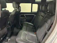 Usado Land Rover Defender SE Dynamic 245 HP (180 kW) 2024 Prateado SUV