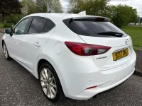 Używany Mazda 3 Inclusive 121 KM (88 kW) 2017 Biały Hatchback