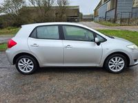 Used Toyota Auris 124 HP (91 kW) 2007 Silver Hatchback