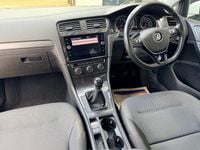 Begagnad VW Golf VII SE 115 HK (84 kW) 2017 Vit Halvkombi