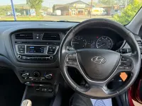 Używany Hyundai i20 SE 84 KM (61 kW) 2015 Czerwony Coupe