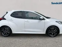 Second-hand Toyota Yaris Hybrid Design 116 CP (85 kW) 2024 Alb Hatchback