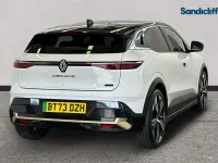 Used Renault Megane E-Tech Iconic 160 kW (218 HP) 2022 White/black Hatchback