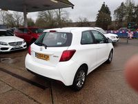 Used Toyota Yaris 99 HP (72 kW) 2014 White Hatchback