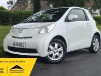 Used Toyota iQ 68 HP (50 kW) 2010 White Hatchback