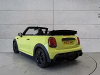 Begagnad Mini John Cooper Works 228 HK (167 kW) 2022 Gul Halvkombi