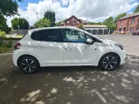 Used Peugeot 208 2019 White Hatchback