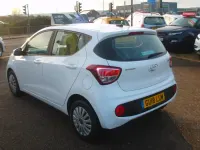Used Hyundai i10 SE 67 HP (49 kW) 2018 White Hatchback
