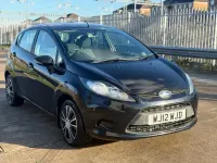 Begagnad Ford Fiesta 82 HK (60 kW) 2012 Svart Halvkombi