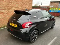 Second-hand Peugeot 208 GTi 2015 Negru Hatchback