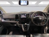 Used Vauxhall Vivaro 120 HP (88 kW) 2020 White MPV