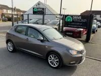Usado Seat Ibiza 85 CV (62 kW) 2015 Gris Utilitario