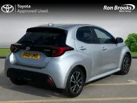 Second-hand Toyota Yaris Hybrid Design 2021 Argintiu Hatchback