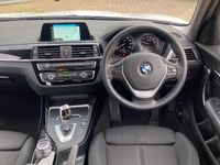 Used BMW 118 Sport Line 136 HP (100 kW) 2019 White Hatchback