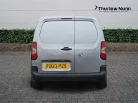 Begagnad Vauxhall Combo S 100 HK (73 kW) 2023 Grå Minibuss