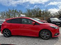 Used Ford Focus ST 185 HP (136 kW) 2016 Red Hatchback