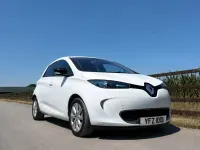 Used Renault Zoe Expression 64 kW (88 HP) 2015 White Hatchback