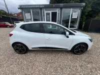 Used Renault Clio Iconic 75 HP (55 kW) 2018 White Hatchback