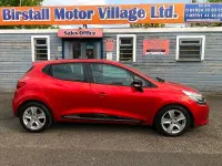 Used Renault Clio Dynamique 75 HP (55 kW) 2015 Red Hatchback