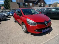 Used Renault Clio Play 75 HP (55 kW) 2015 Red Hatchback