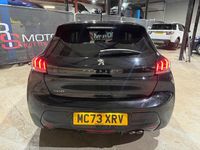 Second-hand Peugeot 208 Allure+ 130 CP (95 kW) 2024 Negru Hatchback