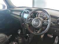 Usado Mini Cooper Hatch 136 HP (100 kW) 2020 Verde Citadino