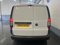 Usado VW Caddy S 102 HP (75 kW) 2022 Branco Monovolume
