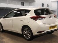 Used Toyota Auris Hybrid 136 HP (100 kW) 2018 White Hatchback