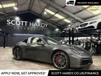Begagnad Porsche 992 450 HK (330 kW) 2021 Grå Cab