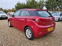 Used Hyundai i20 SE 84 HP (61 kW) 2017 Red Hatchback