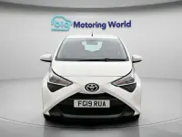 Used Toyota Aygo X-play 72 HP (52 kW) 2019 White Hatchback