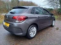 Usado Citroën C4 Feel 114 HP (83 kW) 2017 Cinzento Citadino