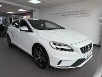 Usado Volvo V40 R-Design Pro 152 HP (111 kW) 2018 Branco Citadino