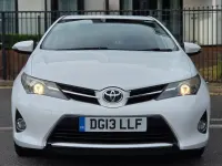 Used Toyota Auris 132 HP (97 kW) 2013 White Hatchback