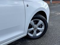 Used Skoda Rapid SE 105 HP (77 kW) 2014 White Hatchback