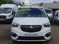 Second-hand Vauxhall Combo 100 CP (73 kW) 2023 Alb Monovolum
