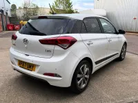 Used Hyundai i20 Premium 84 HP (61 kW) 2017 White Hatchback
