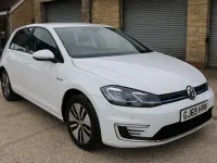 Begagnad VW e-Golf 99 kW (135 HK) 2019 Vit Halvkombi