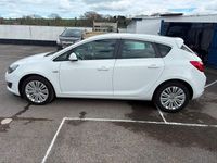 Used Vauxhall Astra Excite 200 HP (147 kW) 2016 White Hatchback