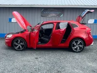 Used Volvo V40 R-Design Pro 120 HP (88 kW) 2016 Red Hatchback