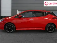 Begagnad Nissan Leaf Tekna 160 kW (218 HK) 2022 Röd Halvkombi