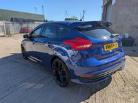Used Ford Focus ST 185 HP (136 kW) 2015 Blue Hatchback