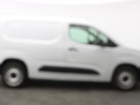 Begagnad Citroën Berlingo PureTech 110 HK (80 kW) 2023 Vit Minibuss