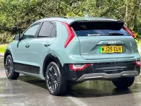 Begagnad Kia e-Niro 150 kW (204 HK) 2025 Grön SUV