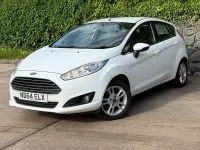 Used Ford Fiesta Zetec 75 HP (55 kW) 2014 White Hatchback