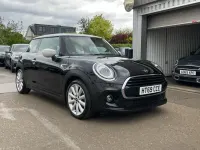 Używany Mini Cooper Classic 134 KM (98 kW) 2020 Czarny Hatchback