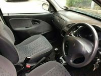Begagnad Citroën Saxo 2001 Halvkombi