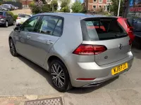 Używany VW Golf VII SE 125 KM (91 kW) 2018 Srebrny Hatchback