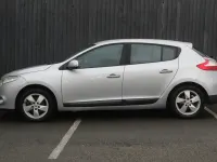 Usado Renault Mégane Dynamique 110 HP (80 kW) 2009 Prateado Citadino